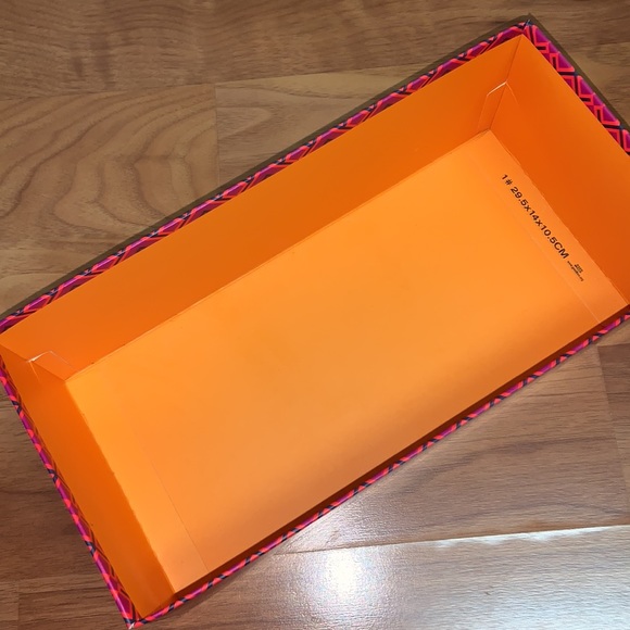 Tory Burch Shoe Box - Picture 9 of 11